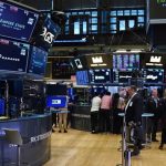 ABD borsaları haftanın ilk gününde düştü