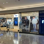 Mavi Giyim için siyah tablo!