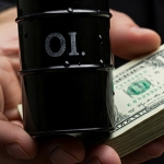 Petrol fiyatları gerilemesine rağmen yaptırım etkisiyle zirvede