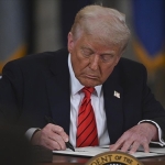 Trump’tan şirketlere bilanço önerisi