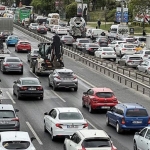 Yağış, okulların açılışı, abluka üçlüsü İstanbul trafiğini kilitledi